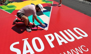 Monteiro de Barros participa de pintura da identidade visual da Copa do Mundo feminina